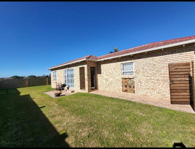 2 BEDROOM TOWNHOUSE FOR SALE IN LORRAINE